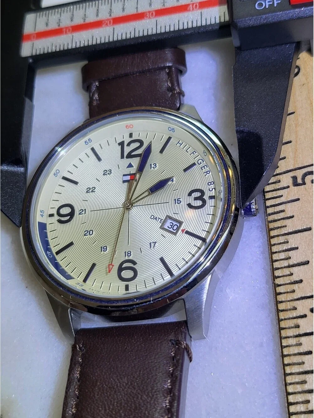 Tommy Hilfiger Cream Dial Brown Leather Men’s Watch Silver Case Date EUC Works